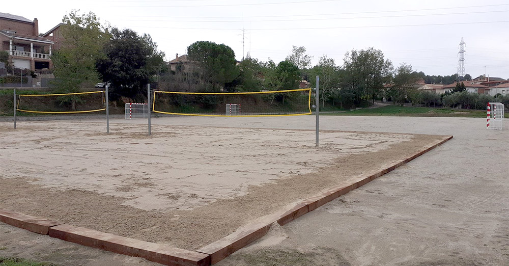 Imatge pels mitjans: Pistes de voleibol pista o sorra